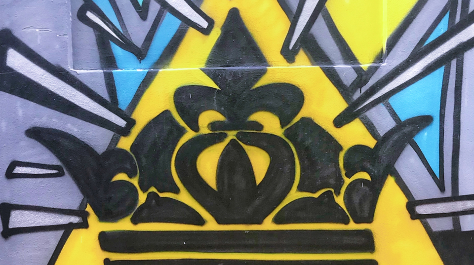 Street art crown